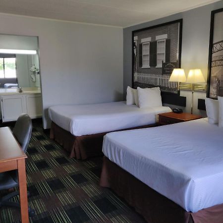 Sprucewood Inn Elyria Esterno foto