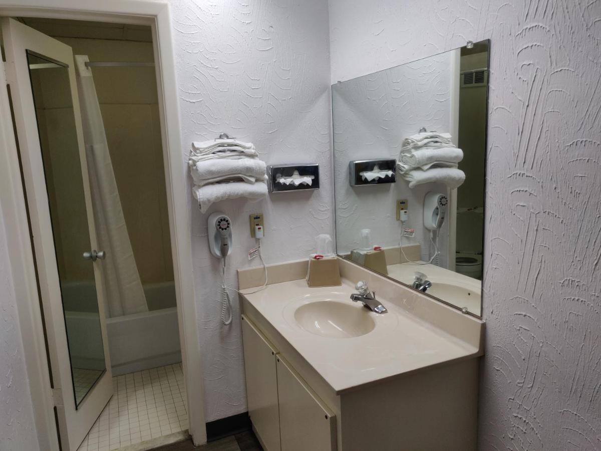 Sprucewood Inn Elyria Esterno foto