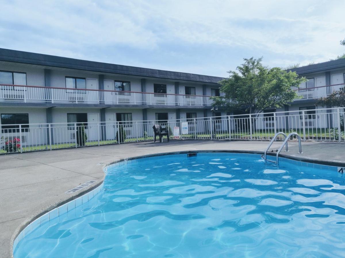 Sprucewood Inn Elyria Esterno foto