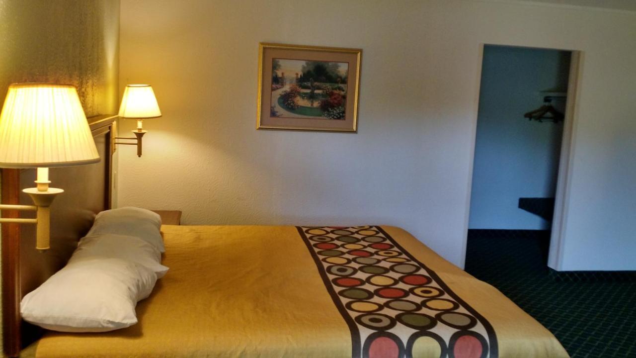 Sprucewood Inn Elyria Esterno foto